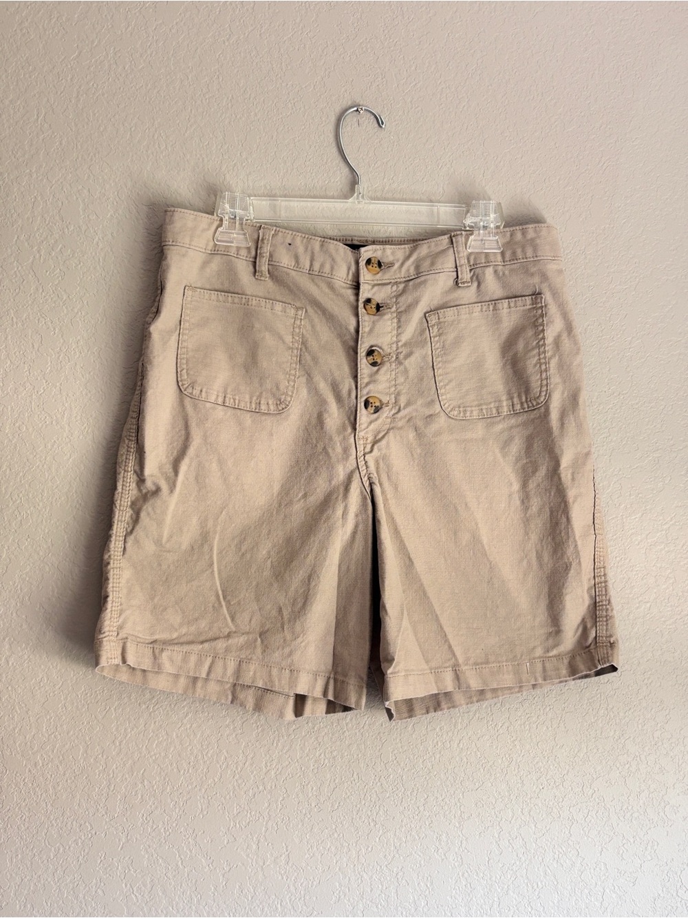 Lee Tan Button-Fly Flat Front with patch pockets 8” inseam Shorts women’s 14